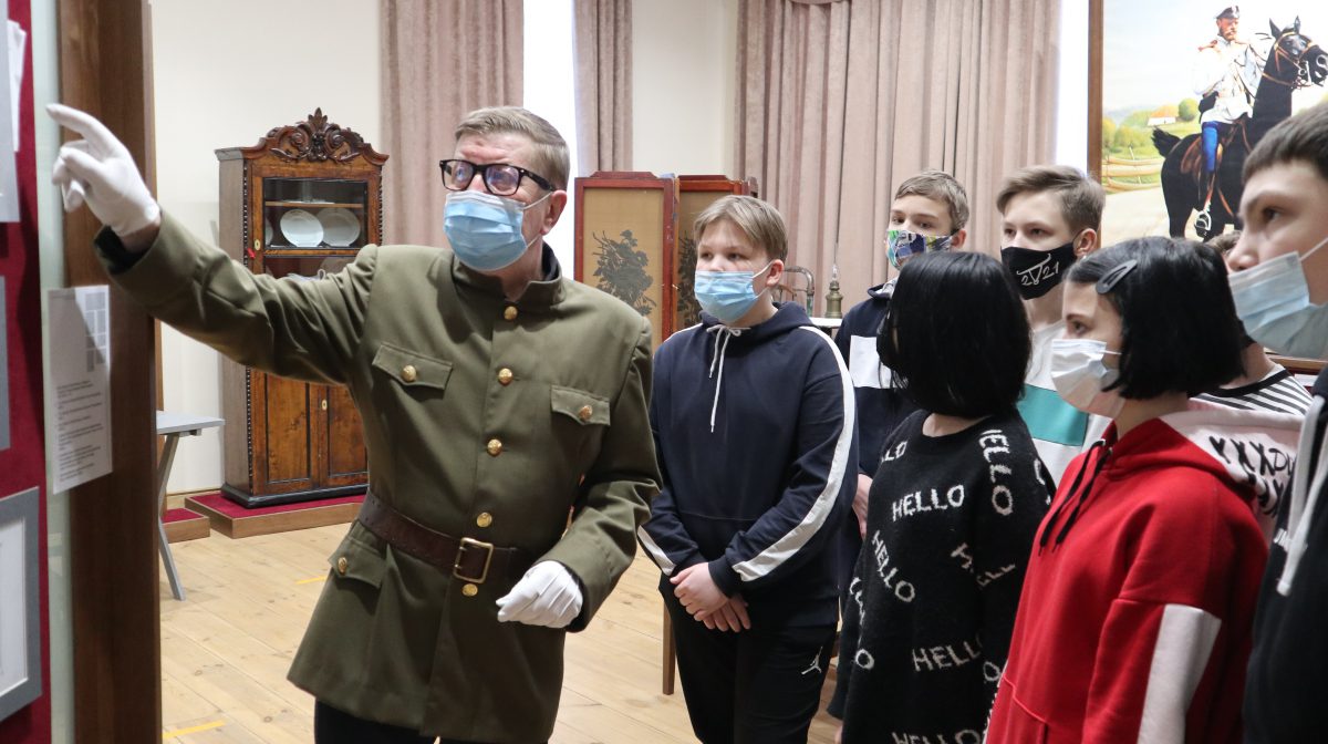 В январе 2021 года учащиеся школы № 12 совершили целый исторический тур в музей памяти представителей Российского Императорского Дома «Напольная школа в городе Алапаевске».