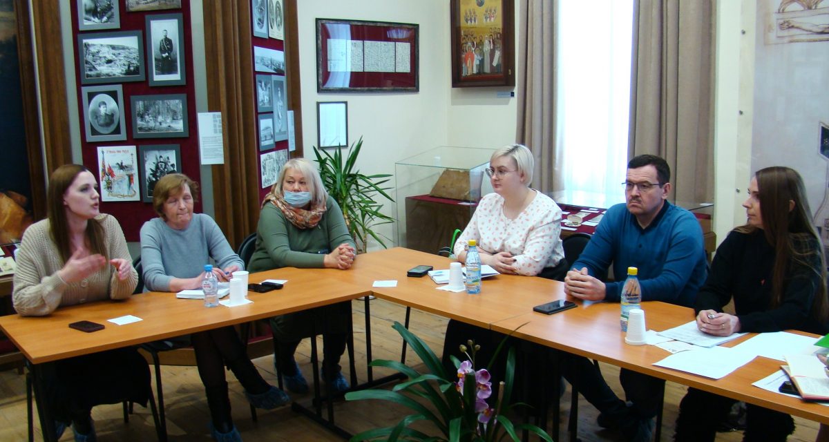 29 марта в музее ППРИД «Напольная школа в г.Алапаевске» был проведен круглый стол по теме «Социокультурная реабилитация людей с ОВЗ в музее. Музей для всех».